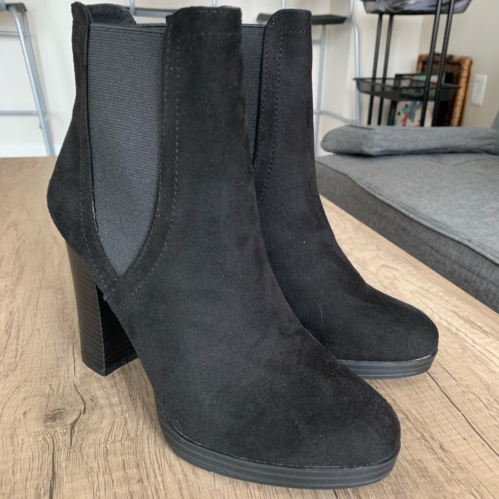 Chelsea Healed Boots